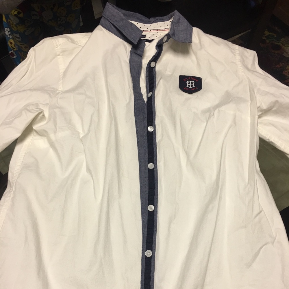 Tommy Hilfiger shirt size small